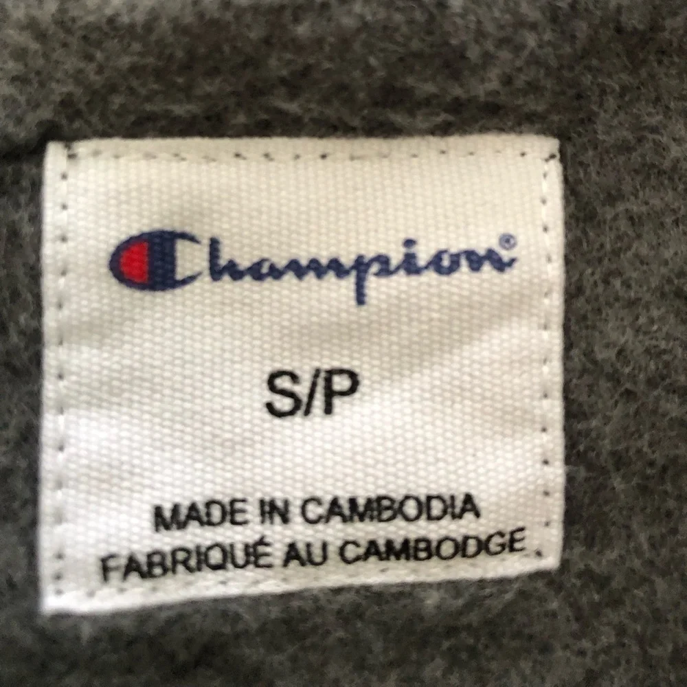 Champion Heavy Hoodie & Beanie Combination. Like new. Size Small. - Picture 7 of 8